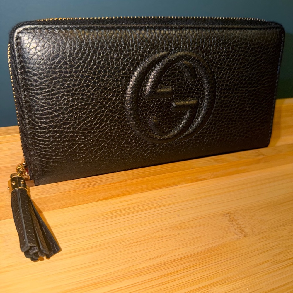 Gucci Soho Black Pebbled monogram zip-around wallet